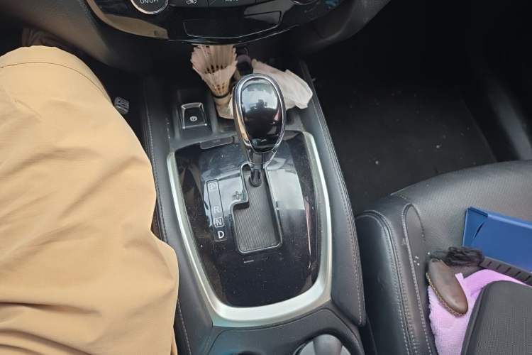 Used Nissan X-Trail 2019 2.0L CVT Smart Connect Comfort Edition 2WD Gear Lever