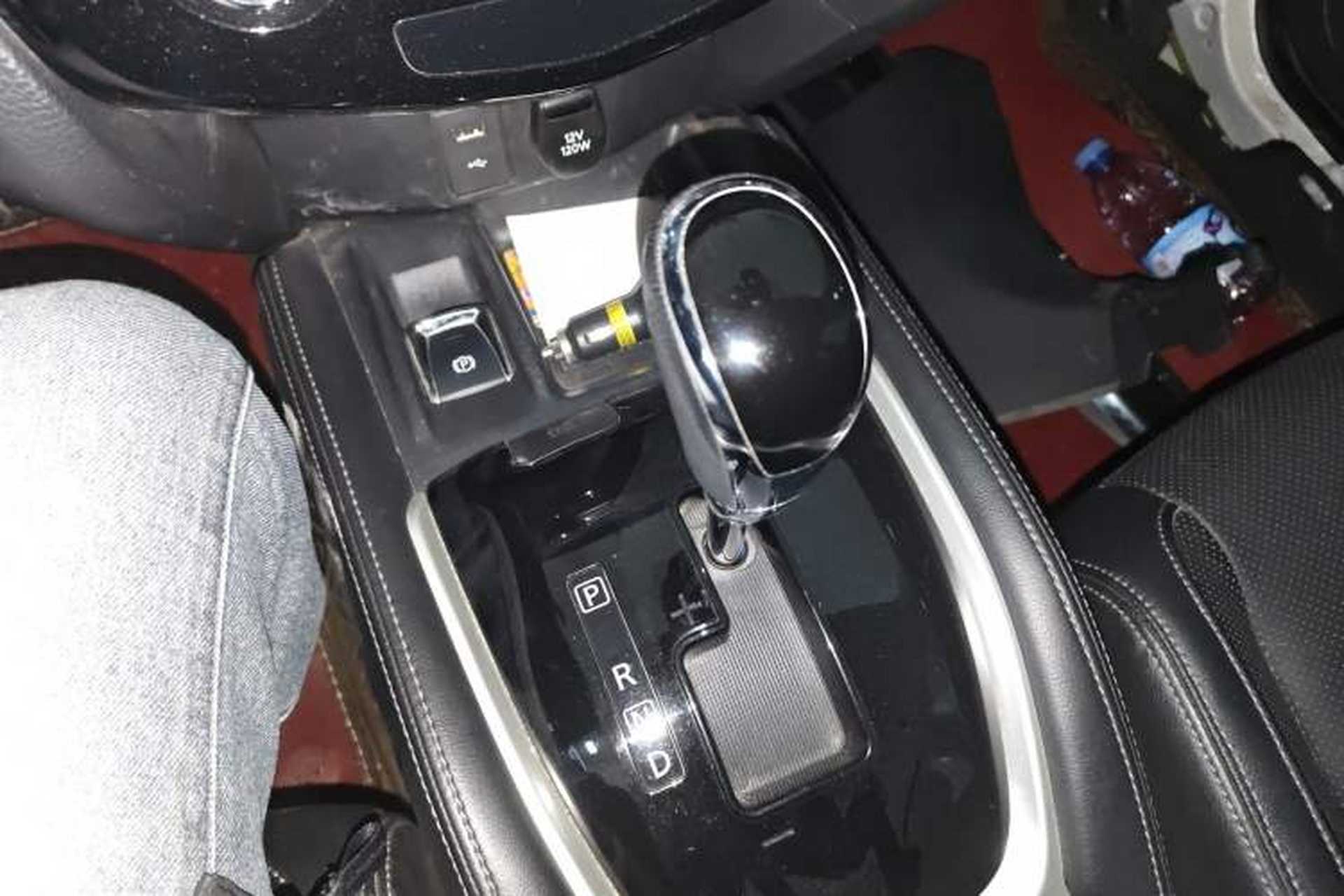 Used Nissan X-Trail 2019 2.0L CVT Smart Connect Comfort Edition 2WD Gear Lever