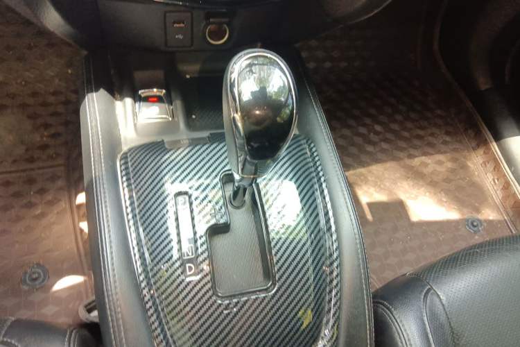 Used Nissan X-Trail 2019 2.0L CVT Smart Connect Comfort Edition 2WD Gear Lever