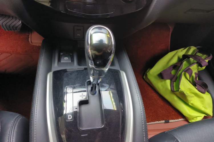 Used Nissan X-Trail 2019 2.5L CVT Smart Connect Luxury Edition 4WD Gear Lever