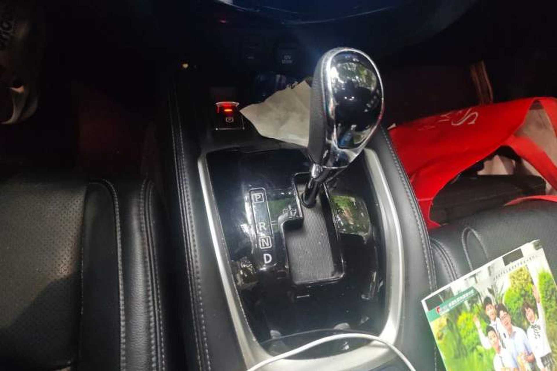 Used Nissan X-Trail 2019 2.0L CVT Smart Connect Comfort Edition 2WD Gear Lever