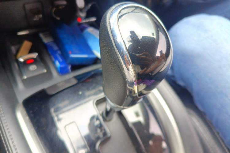 Used Nissan X-Trail 2019 2.0L CVT Smart Connect Comfort Edition 2WD Gear Lever
