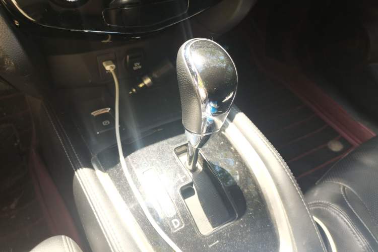 Used Nissan X-Trail 2019 2.0L CVT Smart Connect Comfort Edition 2WD Gear Lever
