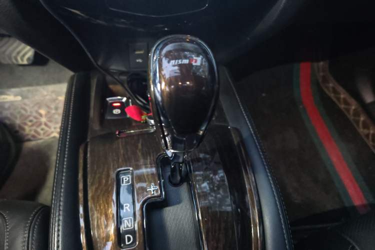 Used Nissan X-Trail 2019 2.0L CVT Smart Connect Comfort Edition 2WD Gear Lever