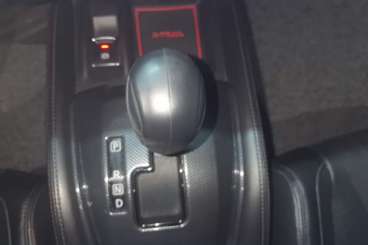 Used Nissan X-Trail 2019 2.0L CVT Smart Connect Comfort Edition 2WD Gear Lever