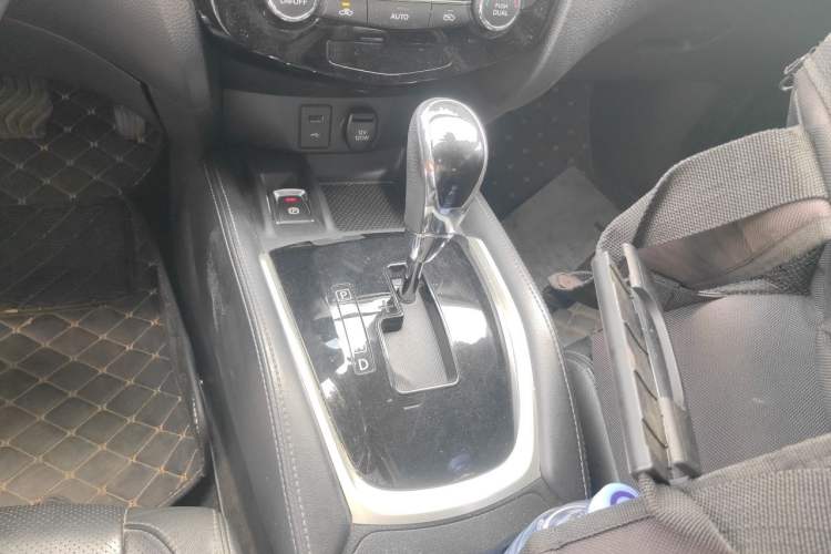 Used Nissan X-Trail 2019 2.0L CVT Smart Connect Comfort Edition 2WD Gear Lever
