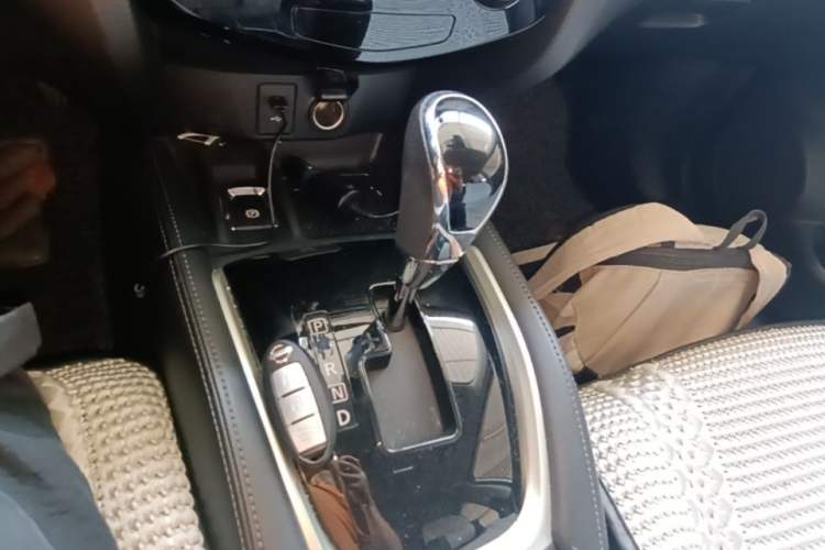 Used Nissan X-Trail 2019 2.0L CVT Smart Connect Comfort Edition 2WD Gear Lever