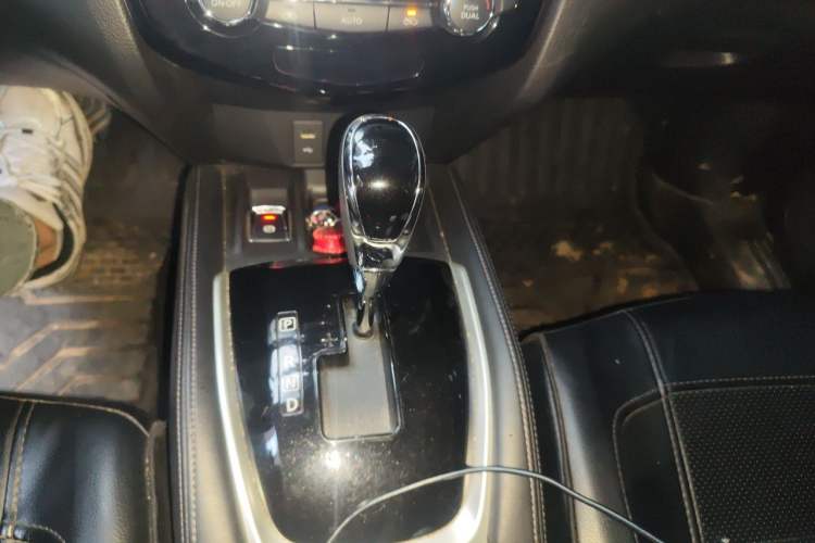Used Nissan X-Trail 2019 2.5L CVT Smart Connect Luxury Edition 4WD Gear Lever