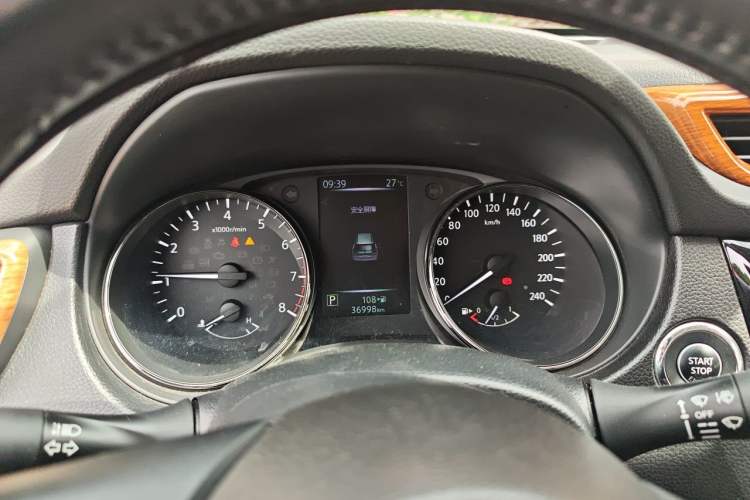 Used Nissan X-Trail 2019 2.0L CVT SmartConnect 7-Seater Comfort Edition 2WD Instrument Cluster
