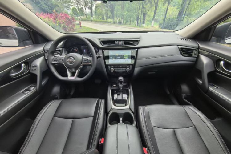 Used Nissan X-Trail 2019 2.5L CVT Smart Connect Leading Edition 4WD Interior 1