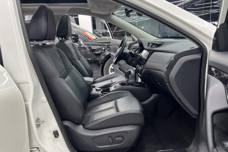 Used Nissan X-Trail 2019 2.5L CVT Smart Connect Luxury Edition 4WD Interior 10