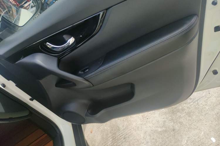Used Nissan X-Trail 2019 2.0L CVT Smart Connect Comfort Edition 2WD Interior 2