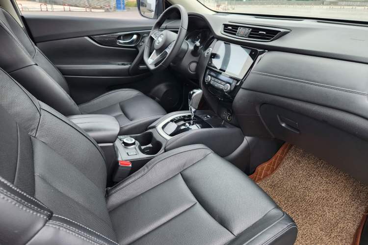 Used Nissan X-Trail 2019 2.5L CVT Smart Connect Luxury Edition 4WD Interior 2