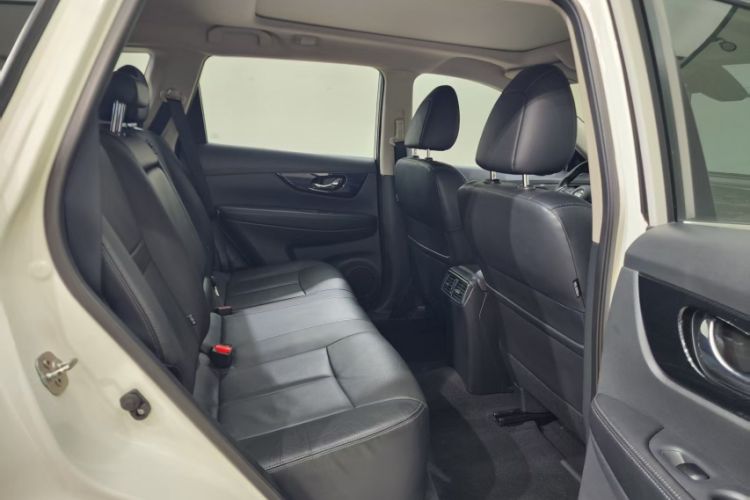 Used Nissan X-Trail 2019 2.5L CVT Smart Connect Luxury Edition 4WD Interior 2