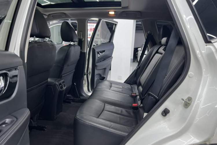 Used Nissan X-Trail 2019 2.5L CVT Smart Connect Luxury Edition 4WD Interior 2