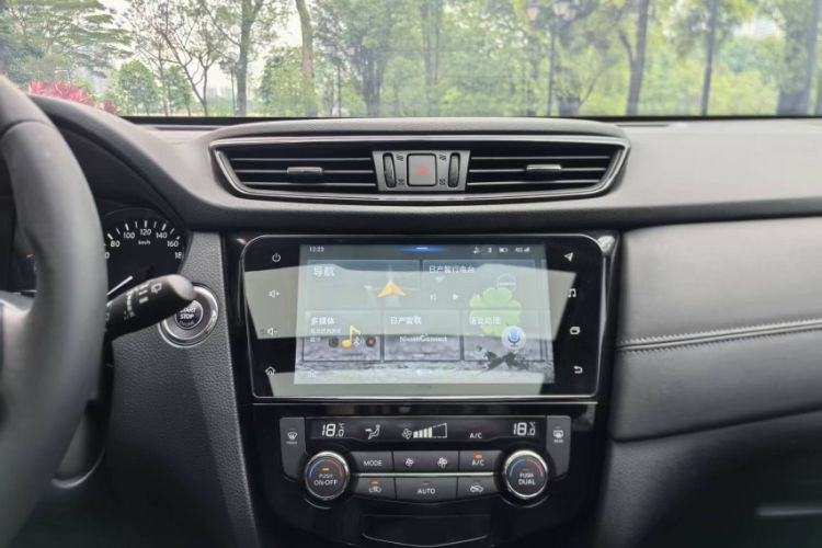 Used Nissan X-Trail 2019 2.5L CVT Smart Connect Leading Edition 4WD Interior 3