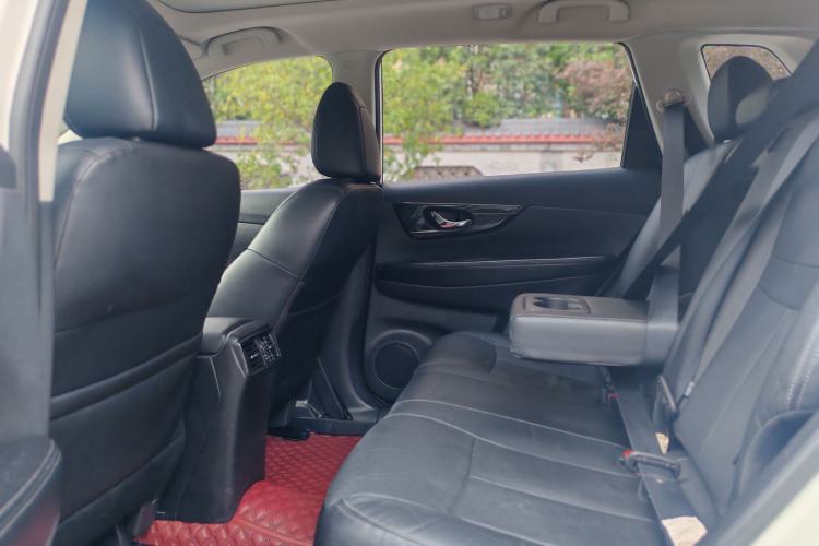 Used Nissan X-Trail 2019 2.5L CVT Smart Connect Leading Edition 4WD Interior 3