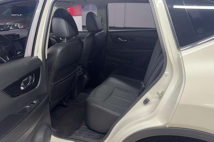 Used Nissan X-Trail 2019 2.5L CVT Smart Connect Luxury Edition 4WD Interior 3