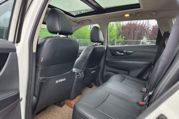 Used Nissan X-Trail 2019 2.5L CVT Smart Connect Luxury Edition 4WD Interior 3