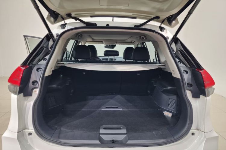 Used Nissan X-Trail 2019 2.5L CVT Smart Connect Luxury Edition 4WD Interior 3