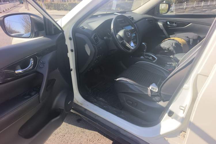 Used Nissan X-Trail 2019 2.5L CVT Smart Connect Luxury Edition 4WD Interior 3