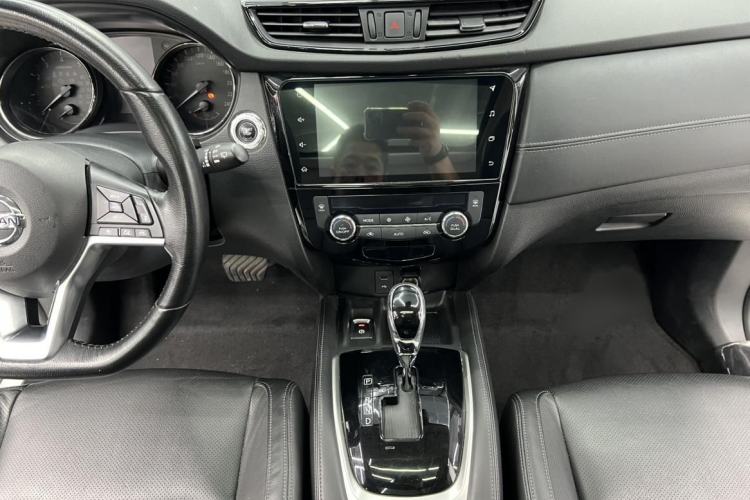 Used Nissan X-Trail 2019 2.5L CVT Smart Connect Luxury Edition 4WD Interior 3