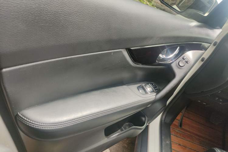 Used Nissan X-Trail 2019 2.0L CVT Smart Connect Comfort Edition 2WD Interior 4