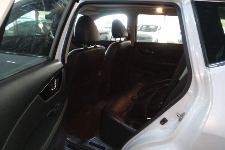 Used Nissan X-Trail 2019 2.0L CVT Smart Connect Comfort Edition 2WD Interior 4