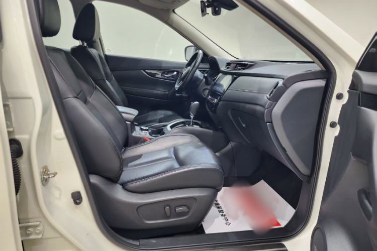 Used Nissan X-Trail 2019 2.5L CVT Smart Connect Luxury Edition 4WD Interior 6