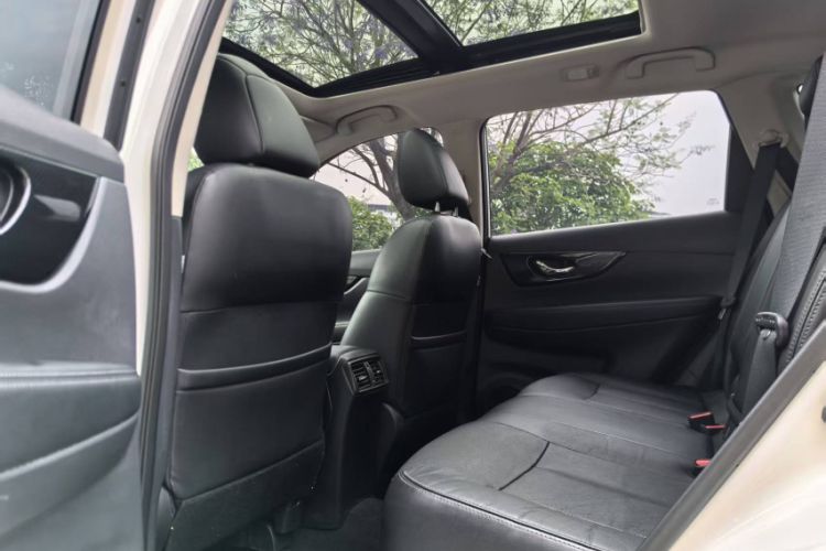 Used Nissan X-Trail 2019 2.5L CVT Smart Connect Leading Edition 4WD Interior 7