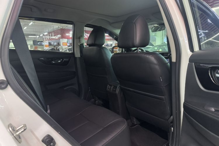 Used Nissan X-Trail 2019 2.0L CVT Smart Connect Comfort Edition 2WD Interior 8
