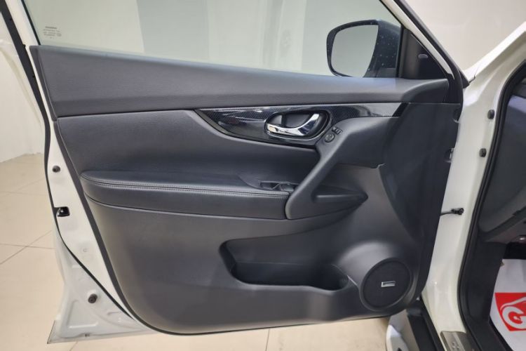 Used Nissan X-Trail 2019 2.5L CVT Smart Connect Luxury Edition 4WD Interior 9