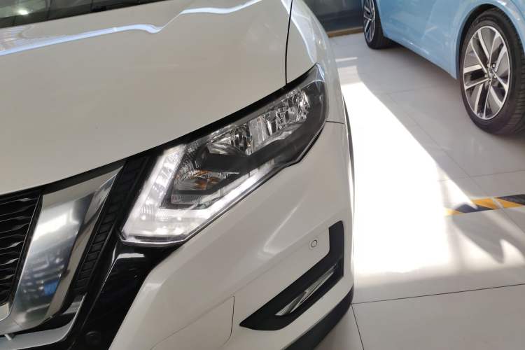 Used Nissan X-Trail 2019 2.5L CVT Smart Connect Luxury Edition 4WD Left Front Headlight