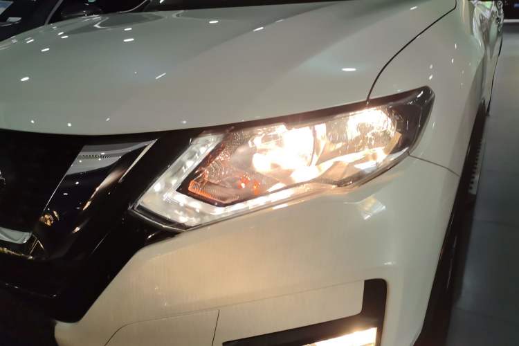 Used Nissan X-Trail 2019 2.0L CVT Smart Connect Comfort Edition 2WD Left Front Headlight