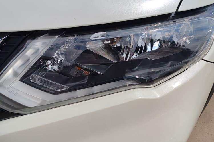 Used Nissan X-Trail 2019 2.0L CVT Smart Connect Comfort Edition 2WD Left Front Headlight