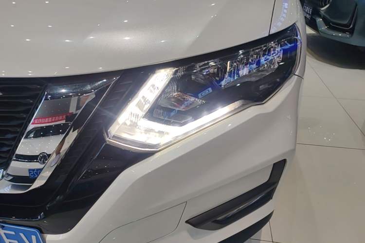 Used Nissan X-Trail 2019 2.0L CVT Smart Connect Comfort Edition 2WD Left Front Headlight