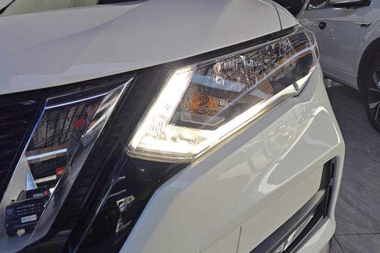 Used Nissan X-Trail 2019 2.0L CVT Smart Connect Comfort Edition 2WD Left Front Headlight