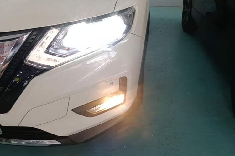 Used Nissan X-Trail 2019 2.0L CVT Smart Connect Comfort Edition 2WD Left Front Headlight