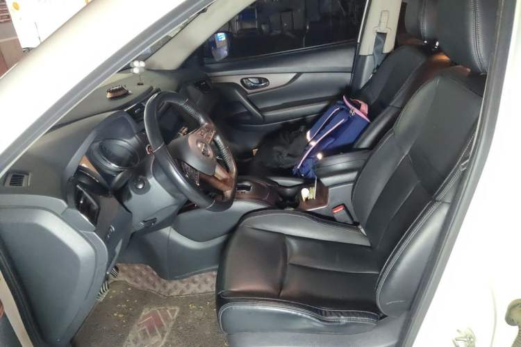 Used Nissan X-Trail 2019 2.0L CVT Smart Connect Comfort Edition 2WD Left Front Seat