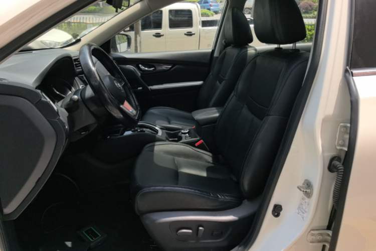Used Nissan X-Trail 2019 2.5L CVT Smart Connect Luxury Edition 4WD Left Front Seat
