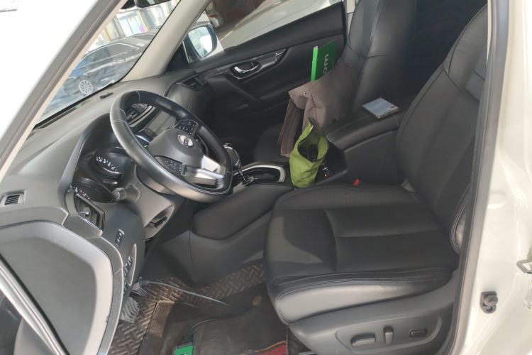 Used Nissan X-Trail 2019 2.5L CVT Smart Connect Luxury Edition 4WD Left Front Seat