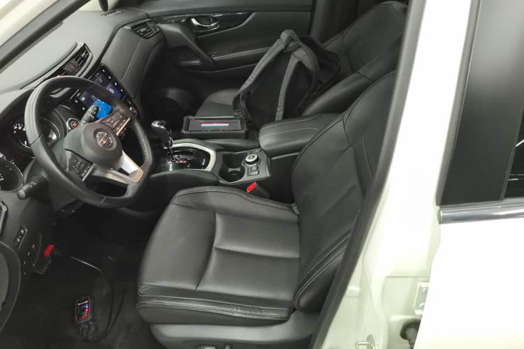 Used Nissan X-Trail 2019 2.5L CVT Smart Connect Luxury Edition 4WD Left Front Seat