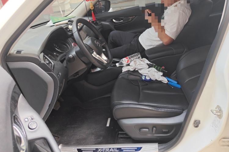 Used Nissan X-Trail 2019 2.5L CVT Smart Connect Luxury Edition 4WD Left Front Seat