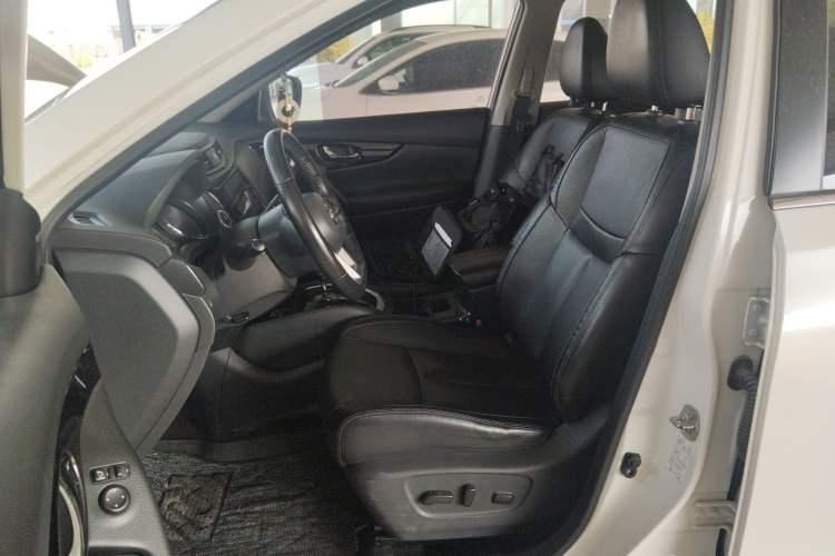 Used Nissan X-Trail 2019 2.0L CVT Smart Connect Comfort Edition 2WD Left Front Seat