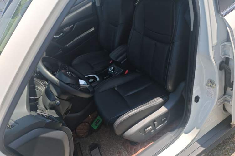 Used Nissan X-Trail 2019 2.5L CVT Smart Connect Luxury Edition 4WD Left Front Seat