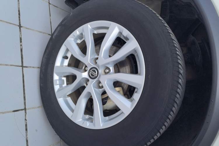 Used Nissan X-Trail 2019 2.0L CVT Smart Connect Comfort Edition 2WD Left Front Wheel Hub