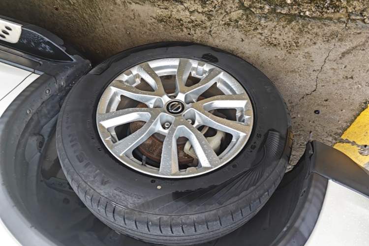 Used Nissan X-Trail 2019 2.0L CVT Smart Connect Comfort Edition 2WD Left Front Wheel Hub