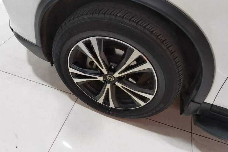 Used Nissan X-Trail 2019 2.5L CVT Smart Connect Luxury Edition 4WD Left Front Wheel Hub