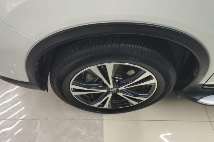Used Nissan X-Trail 2019 2.5L CVT Smart Connect Luxury Edition 4WD Left Front Wheel Hub