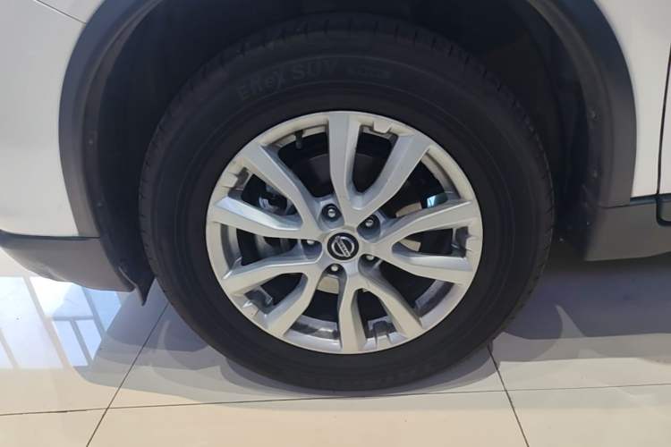 Used Nissan X-Trail 2019 2.0L CVT Smart Connect Comfort Edition 2WD Left Front Wheel Hub